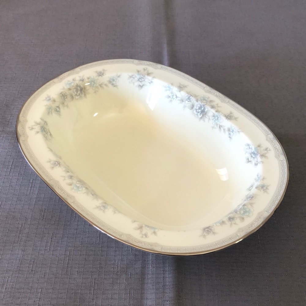 🌟EUC🌟VINTAGE NORITAKE🌟FINE BONE CHINA, BUENAVISTA PATTERN SERVING DISH.